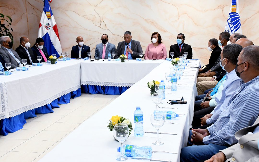 Ministro de Interior y Policía explica alcance Estrategia de Seguridad Ciudadana a empresarios y comerciantes de Nagua