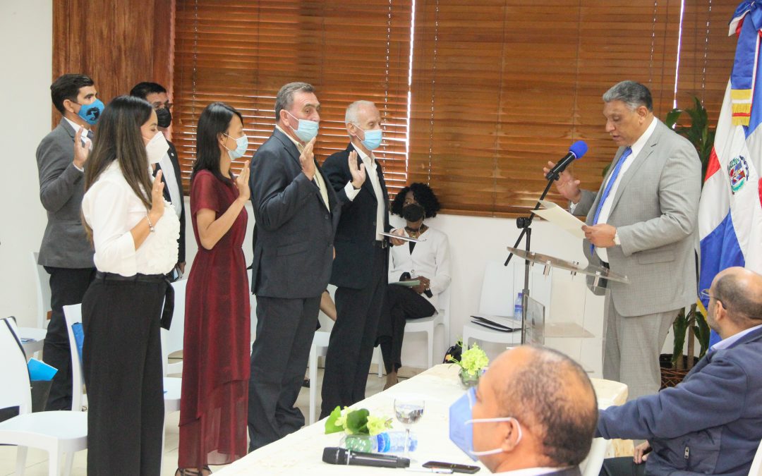 Más de 20 extranjeros de diferentes países adquieren la nacionalidad dominicana