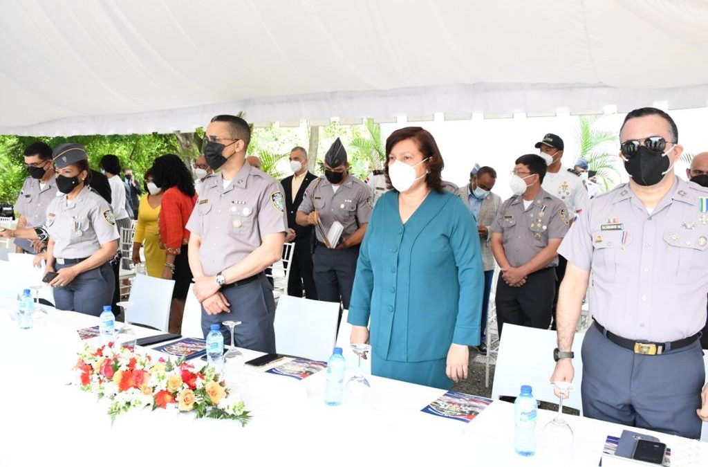 Interior y Policía recibe 927 nuevos agentes de la 136 promoción de la Escuela de Entrenamiento Policial Mayor General Benito Monción Leonardo, en Hatillo, San Cristóbal