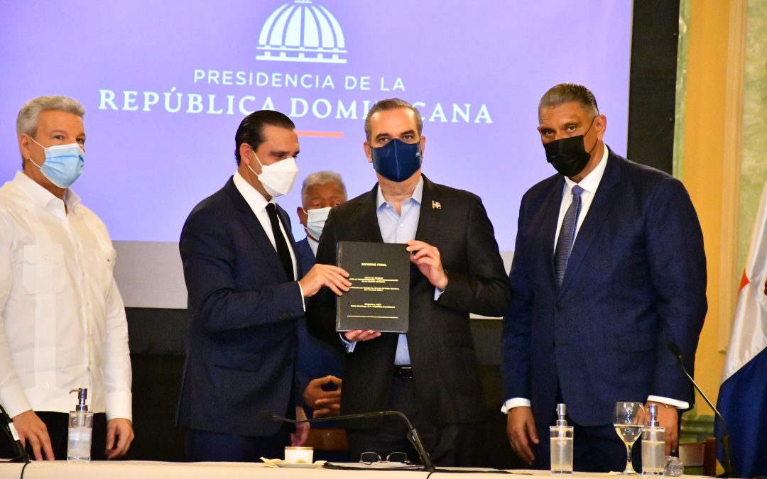 Comisión entrega a Presidente propuestas para reforma policial
