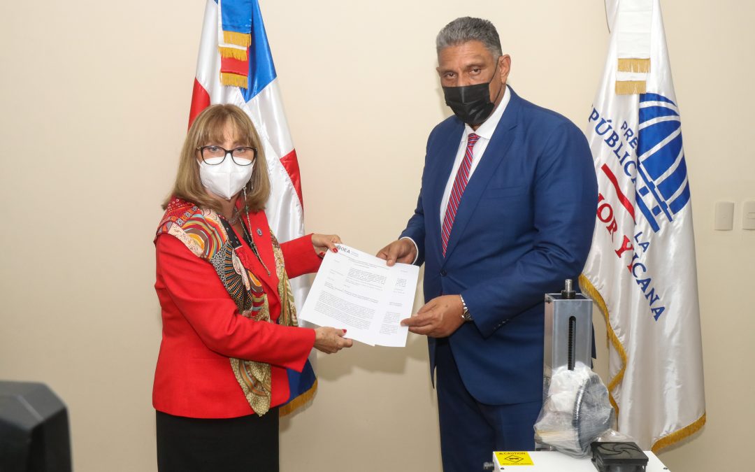 OEA dona a Interior y Policía máquina para marcaje y remarcaje de armas registradas en el MIP