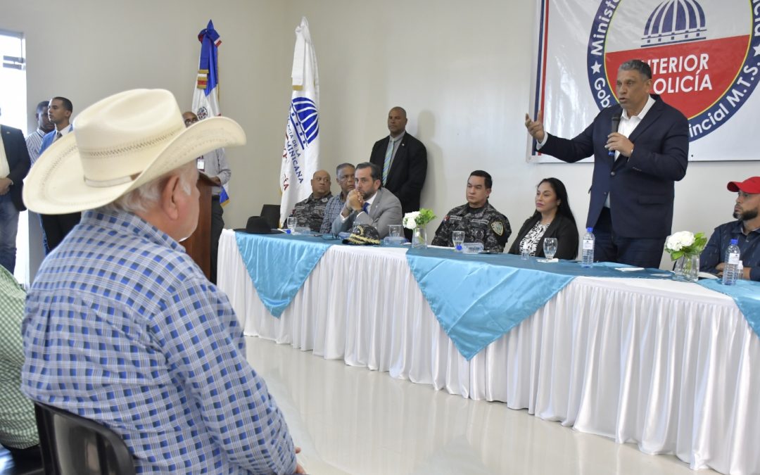 Ministro de Interior instala unidad policial anticuatreros en María Trinidad Sánchez