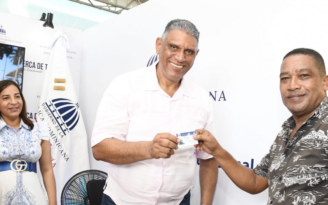 Ministerio de Interior entrega licencias de armas y ofrece otros servicios en Festival del Coco