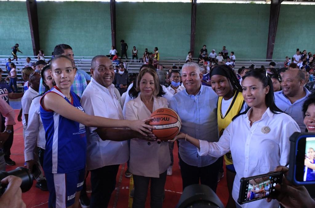 Interior y Policía abre Segundo Torneo de Baloncesto Femenino U25