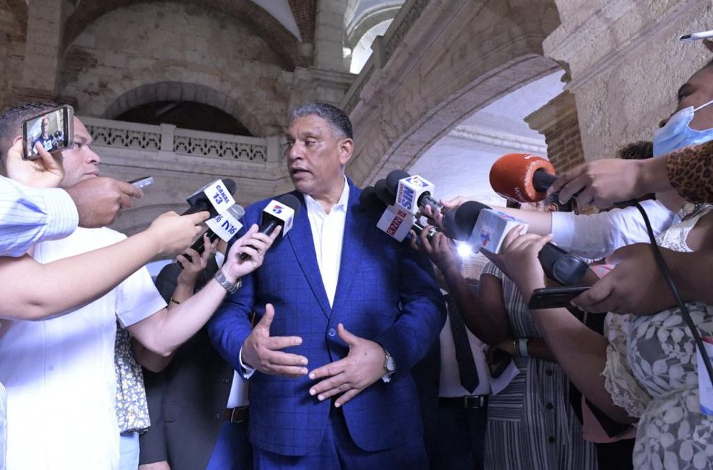 Ministro de Interior informa creación Unidad Antirruido en la Policía y aumento de 14 a 18 regionales
