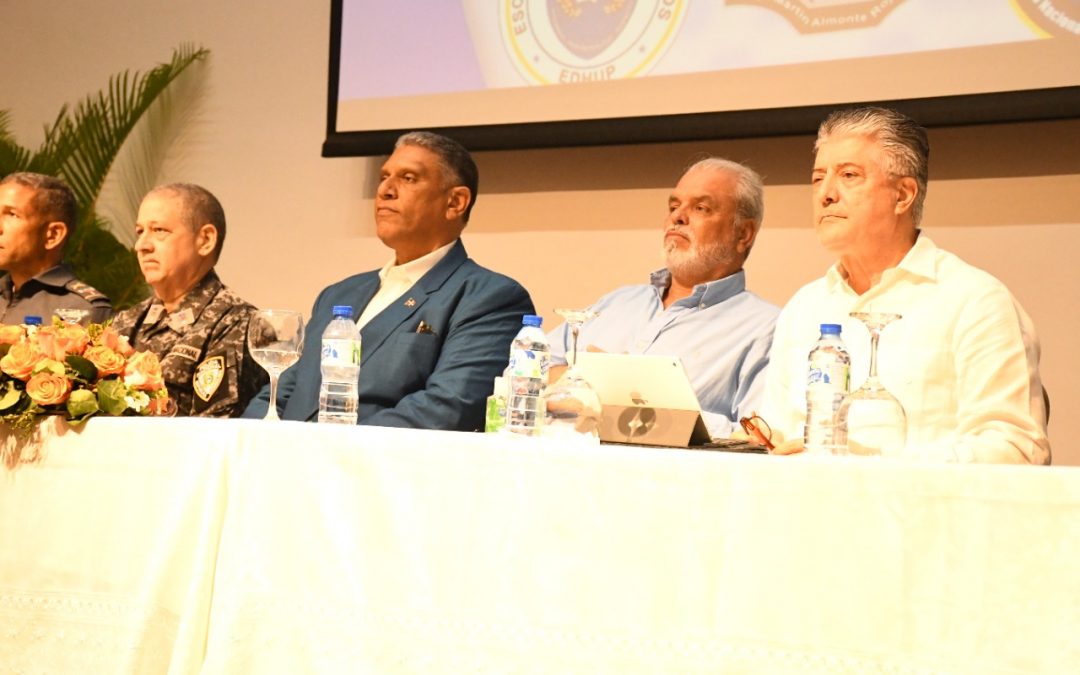 El presidente Luis Abinader creó una Comisión Técnica para la Reestructuración del Sistema Educativo de la Policía Nacional, una Junta Directiva para la gestión de la transición del Instituto Policial de Educación (IPE) y un Comité Académico de ese órgano. El decreto 371-22 dispone que la comisión regule el funcionamiento en materia educativa y vele por el cumplimiento del plan de trabajo enviado y aprobado por el Poder Ejecutivo. Integrada por Roberto Santana, coordinador, y los miembros Miguel Escala, Mu-Kien Adriana Sang, Eladio Uribe, Radhamés García González, Osvaldo Santana y Gregorio Montero. El decreto 372-22 establece que la junta administrará el IPE, hasta tanto la nueva estructura y organización sean definidas. Los integrantes son Mu-Kien Adriana Sang, presidenta; Elena Villeya, Melba Barnet, Carlos Manuel Estrella, Osvaldo Santana, Radhamés García González, y un representante del Ministerio de Interior y Policía, del IPE y del Instituto Superior para la Defensa. El Comité Académico cuidará que las estrategias educativas sean aplicadas acordes con las nuevas políticas trazadas en la transformación de la institución. Lo conforman Miguel Escala, quien preside, Eladio Uribe, Gregorio Montero y Altagracia López.
