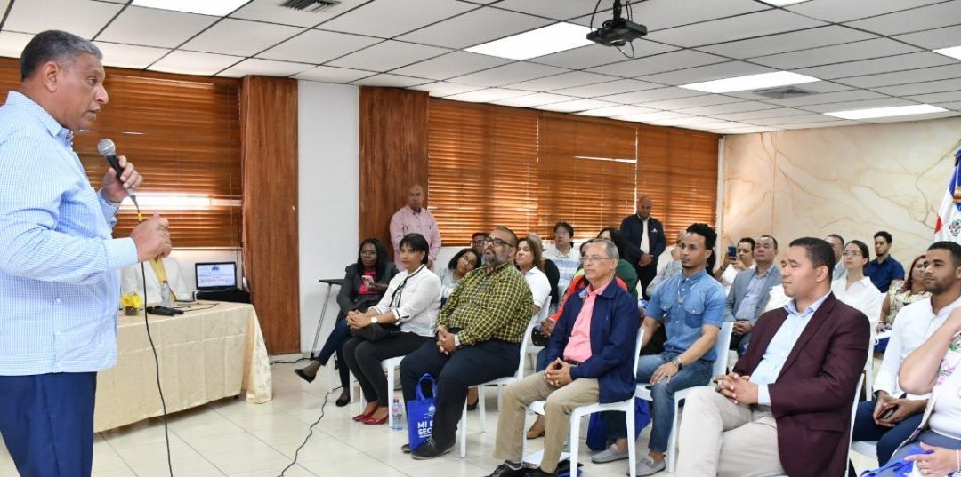 Analizan procedimientos migratorios en Congreso de Normas Comunitarias