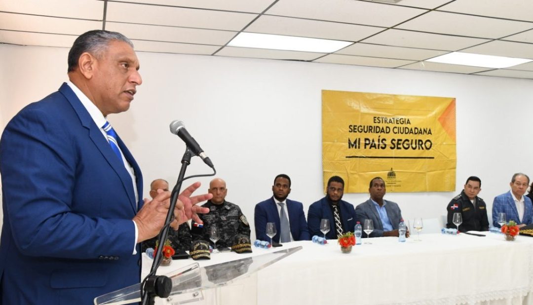 Interior y Policía recibe 152 armas ilegales incautadas como pruebas de delito en Santo Domingo Este