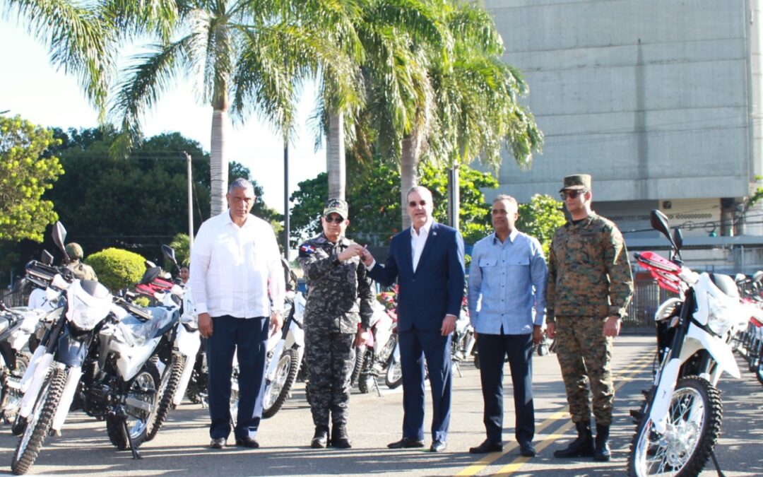 Presidente Abinader entrega&nbsp; 130 motocicletas del Sistema 9-1-1 a la Policía Nacional