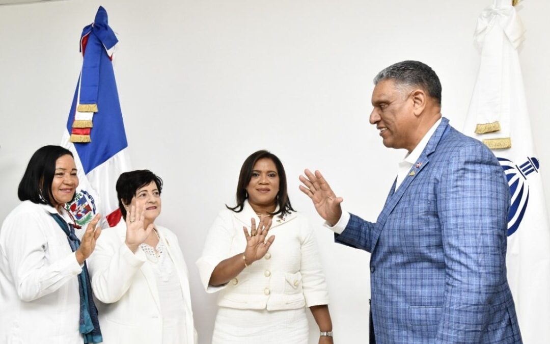 Ministro de Interior juramenta gobernadoras de El Seibo, Barahona y Monseñor Nouel, les insta actuar con dignidad