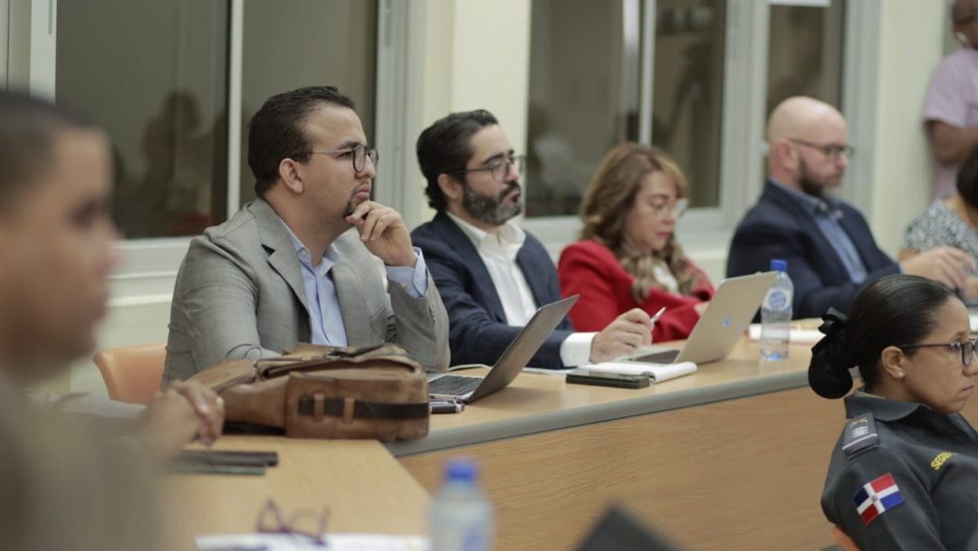 Universidades trabajarán en el programa de capacitación a policías 