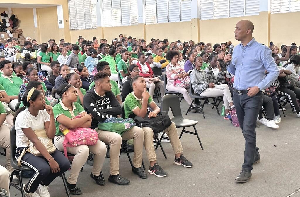 Estudiantes reciben capacitación Seguridad Ciudadana y la Familia, para disminuir muertes violentas