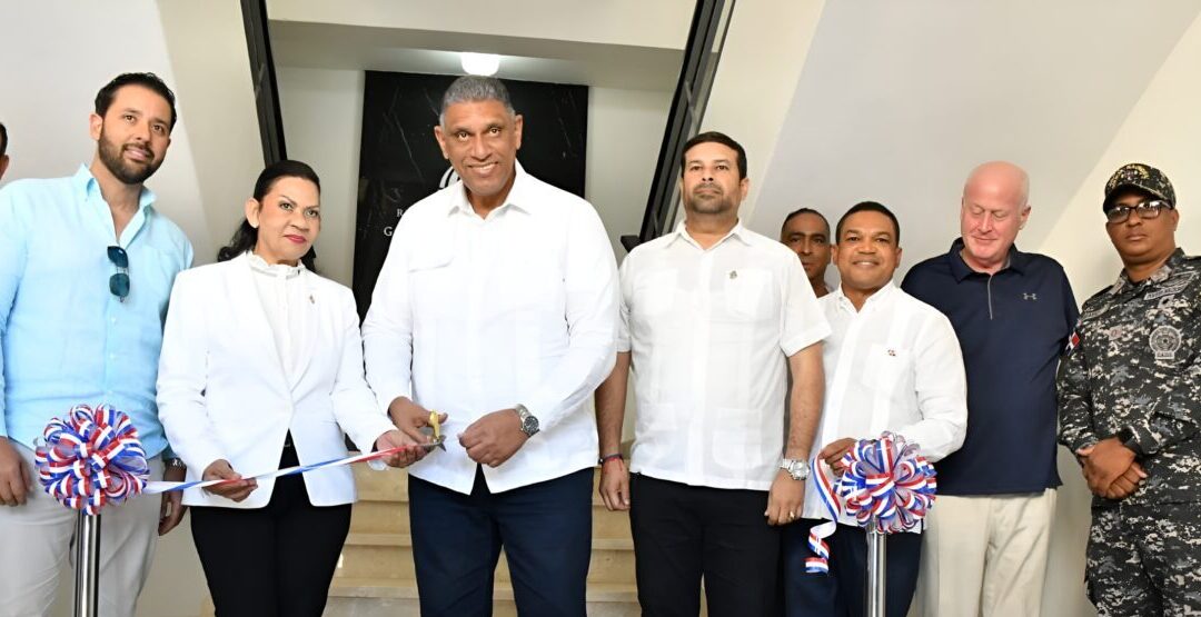 Interior y Policía entrega a Espaillat remozada sede gobernación