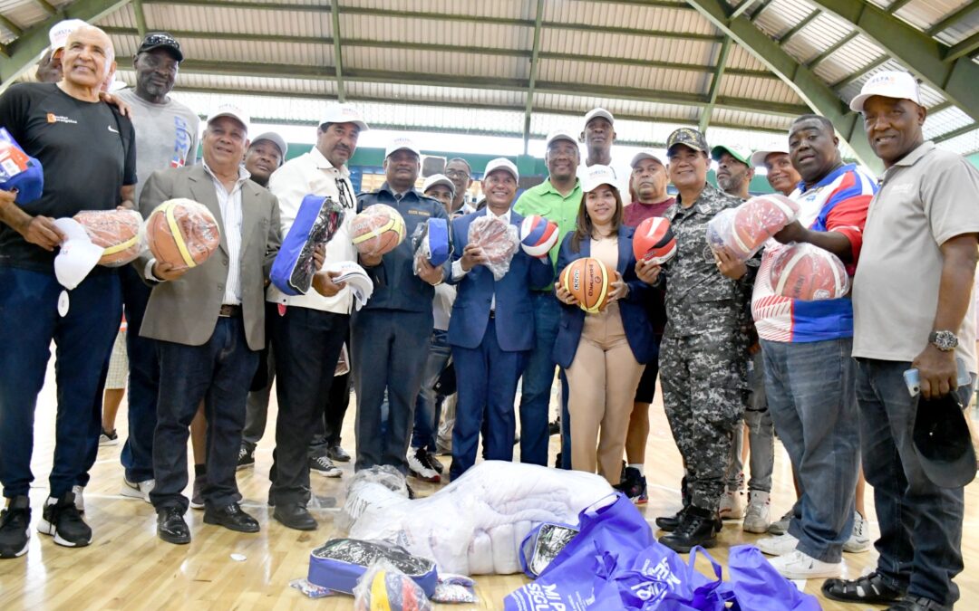 Estrellas del baloncesto aseguran a jóvenes que deportes y estudio son puertas al éxito