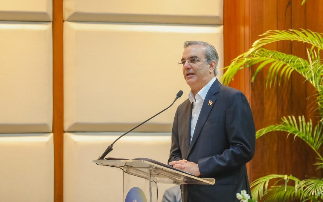 Presidente Abinader encabeza firma de acuerdo con 13 universidades para la Reforma Educativa Policial