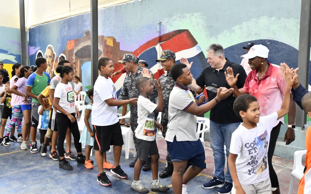 Atletas motivan a niños y adolescentes de La Yuca a alcanzar el éxito con educación y deportes