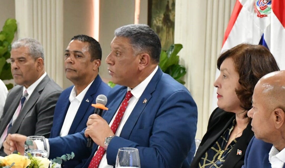 Gobierno elabora plan para tecnificar cuerpos de bomberos