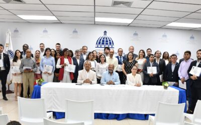 Interior y Policía entrega nacionalidad a 38 extranjeros más