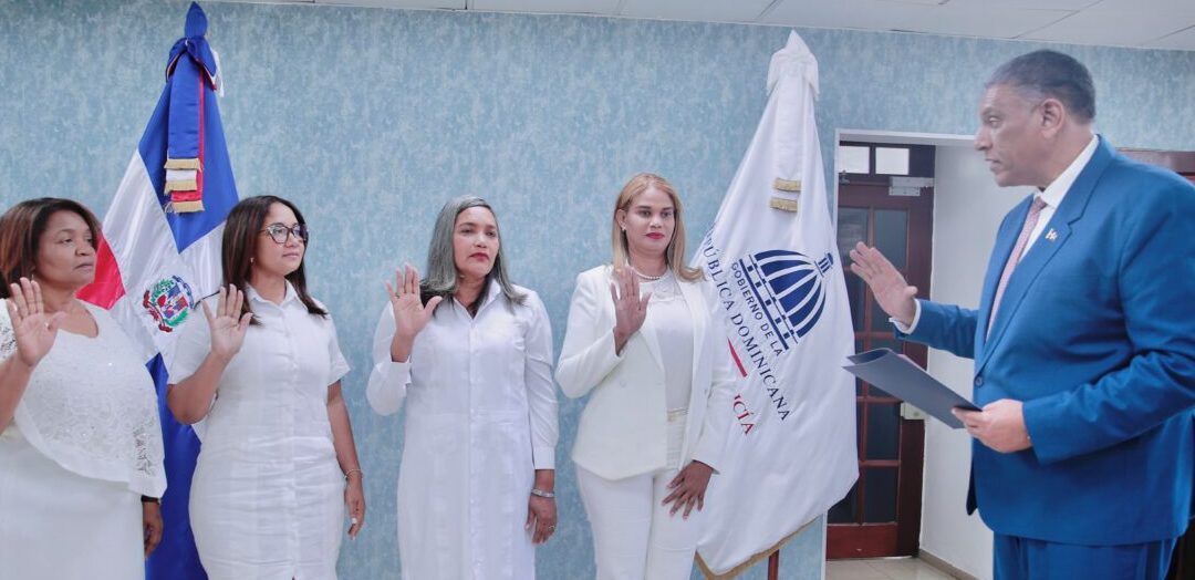 Ministro de Interior y Policía juramenta a las nuevas gobernadoras provinciales