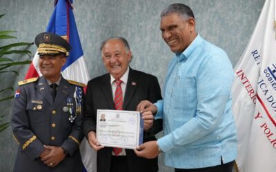 Entrenador y narrador de fútbol Jorge Rolando Bauger  asume nacionalidad dominicana