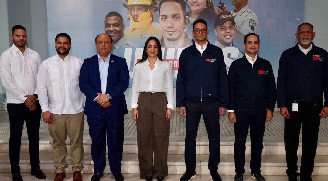 Ministra de Interior y Policía conoce innovaciones tecnológicas del 9-1-1