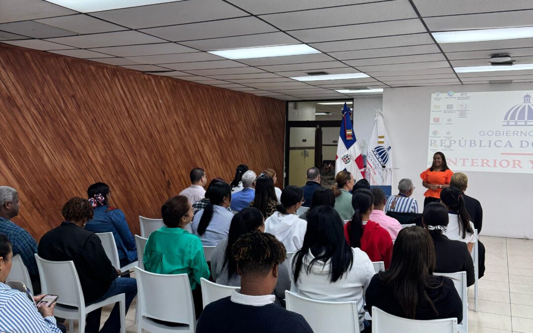 Colaboradores de Interior y Policía reciben capacitación para prevenir riesgos laborales
