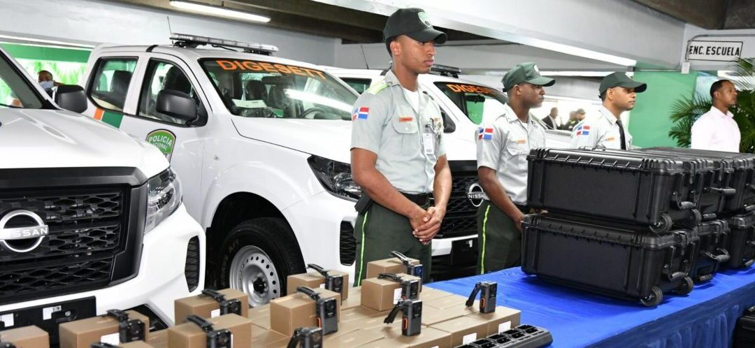 DIGESETT recibe de Interior y Policía camionetas y radares para reforzar seguridad vial