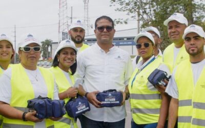 Interior y Policía entrega botiquines y orienta por una Semana Santa segura