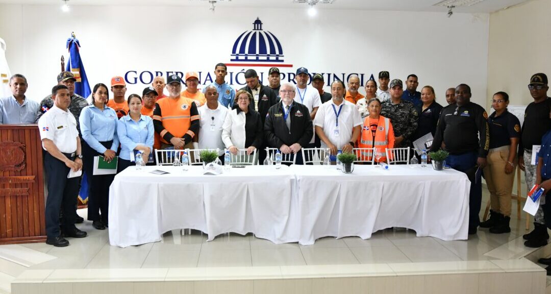 Ministerio de Interior y Policía capacita a bomberos y técnicos de la provincia Hermanas Mirabal en la inspección de empresas de fuegos artificiales